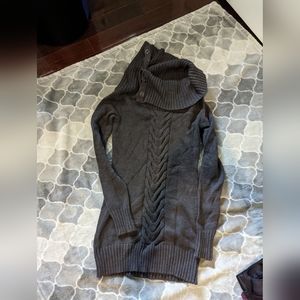 Guess sweater size medium